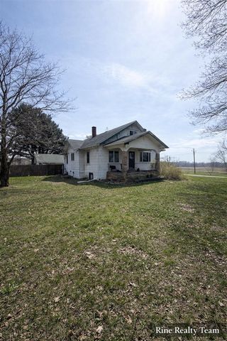 1091 N Benton Center Road, Benton Harbor, MI 49022