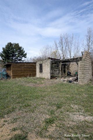 1091 N Benton Center Road, Benton Harbor, MI 49022