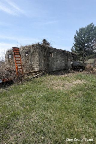 1091 N Benton Center Road, Benton Harbor, MI 49022