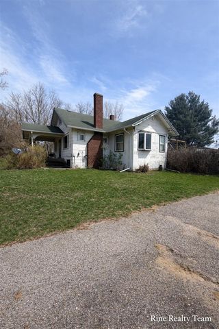 1091 N Benton Center Road, Benton Harbor, MI 49022
