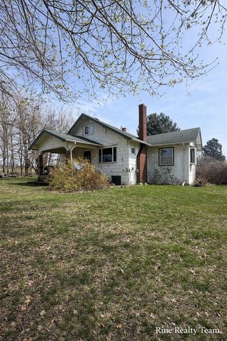 1091 N Benton Center Road, Benton Harbor, MI 49022