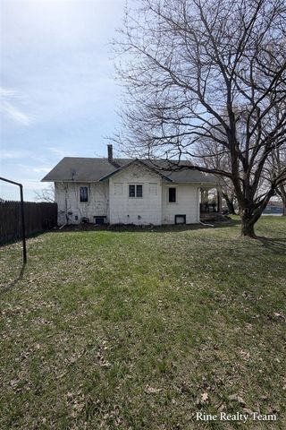 1091 N Benton Center Road, Benton Harbor, MI 49022