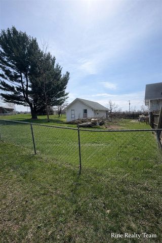 1091 N Benton Center Road, Benton Harbor, MI 49022