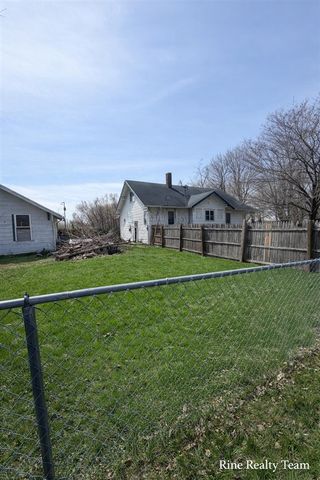 1091 N Benton Center Road, Benton Harbor, MI 49022
