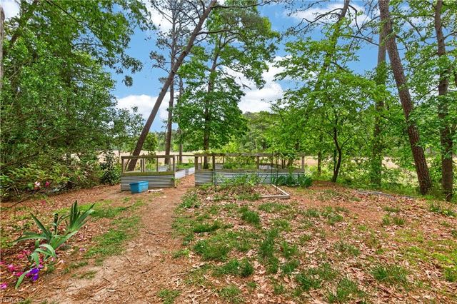 25 Saint Catherine DR, Carrollton, VA 23314