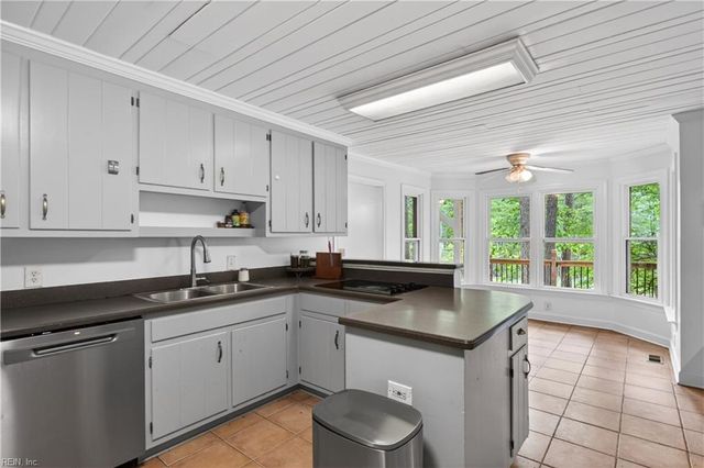 25 Saint Catherine DR, Carrollton, VA 23314