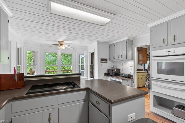 25 Saint Catherine DR, Carrollton, VA 23314
