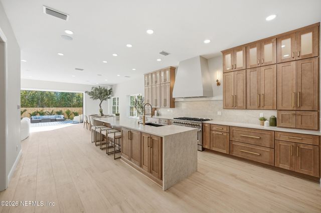 354 11TH Street, Atlantic Beach, FL 32233