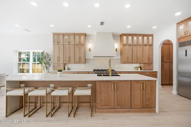 354 11TH Street, Atlantic Beach, FL 32233