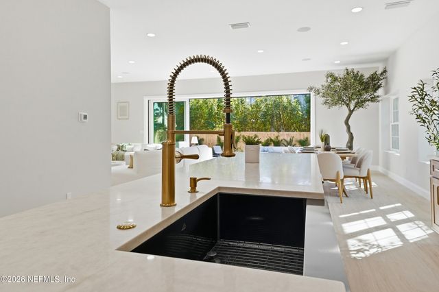 354 11TH Street, Atlantic Beach, FL 32233