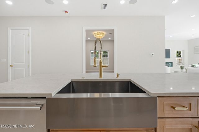 354 11TH Street, Atlantic Beach, FL 32233