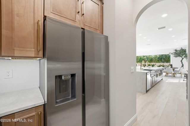 354 11TH Street, Atlantic Beach, FL 32233