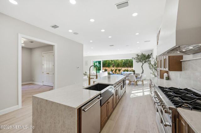 354 11TH Street, Atlantic Beach, FL 32233