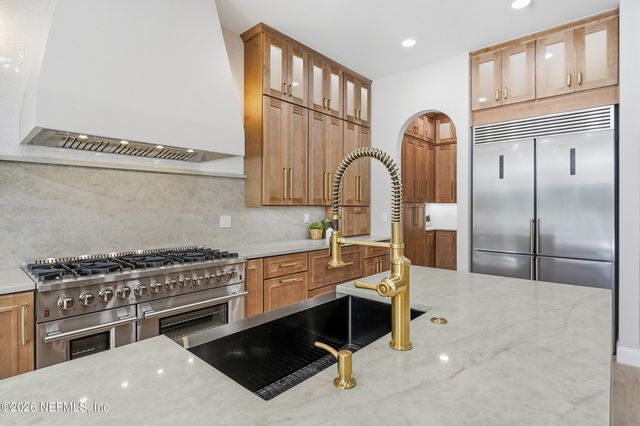 354 11TH Street, Atlantic Beach, FL 32233