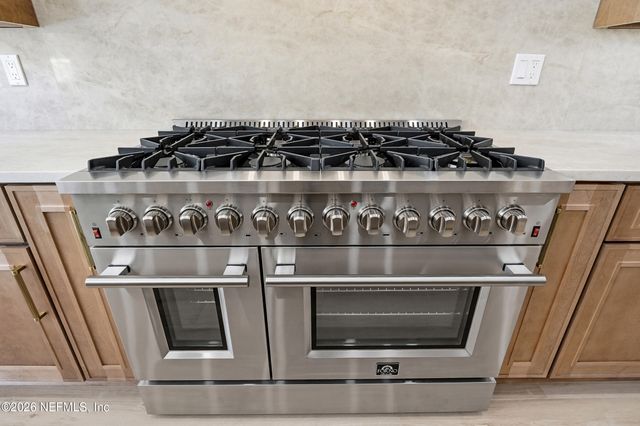 354 11TH Street, Atlantic Beach, FL 32233