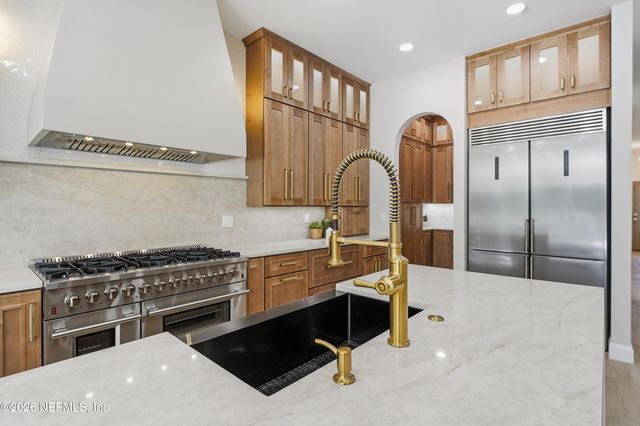 354 11TH Street, Atlantic Beach, FL 32233