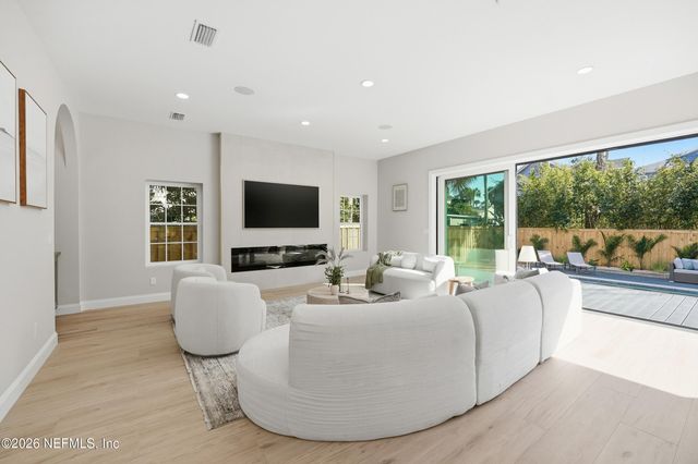 354 11TH Street, Atlantic Beach, FL 32233