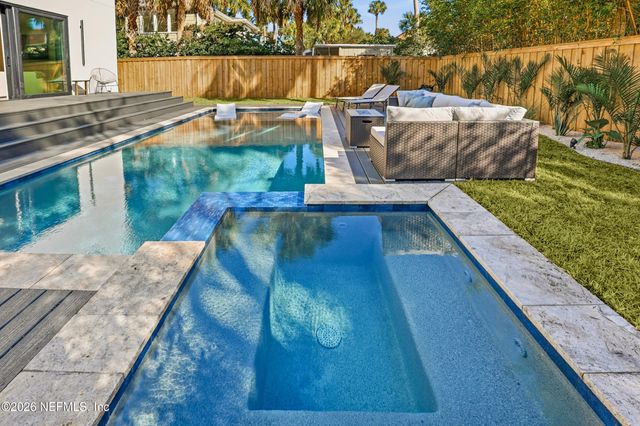 354 11TH Street, Atlantic Beach, FL 32233