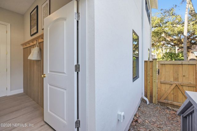 354 11TH Street, Atlantic Beach, FL 32233