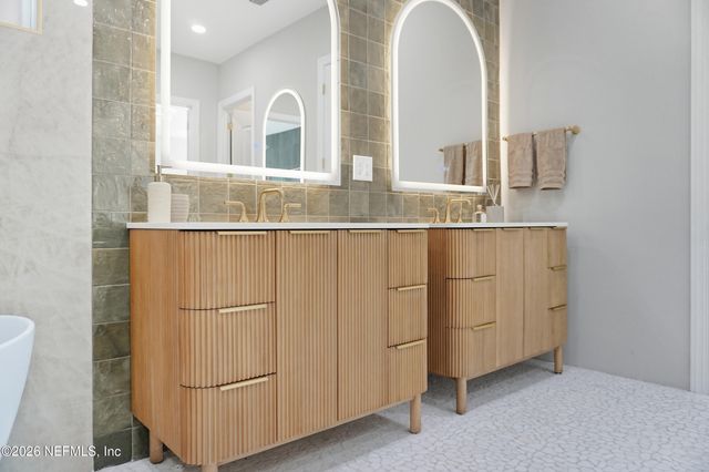 354 11TH Street, Atlantic Beach, FL 32233