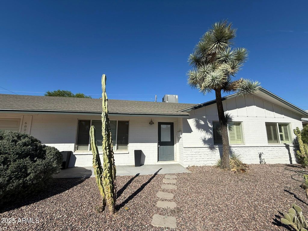 6820 E PINCHOT Avenue, Scottsdale, AZ 85251