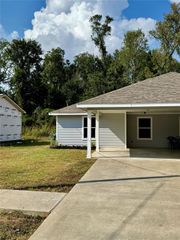 624 Luke Avenue A, Dayton, TX 77535