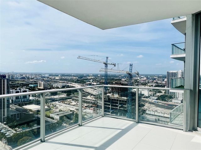 851 NE 1st Av 2808, Miami, FL 33132