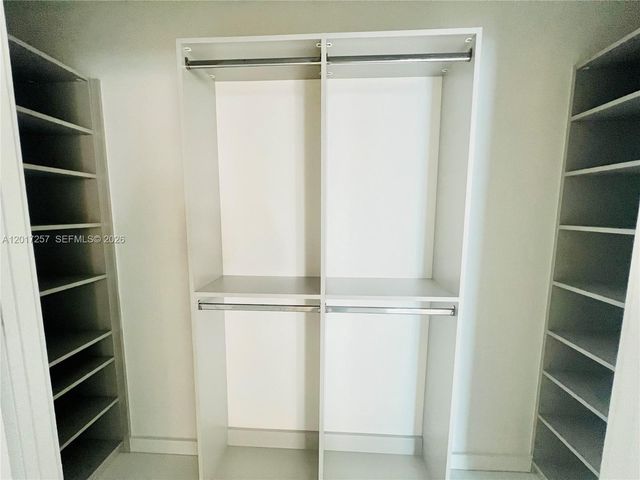 851 NE 1st Av 2808, Miami, FL 33132