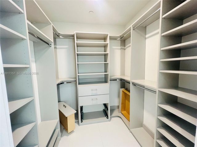 851 NE 1st Av 2808, Miami, FL 33132