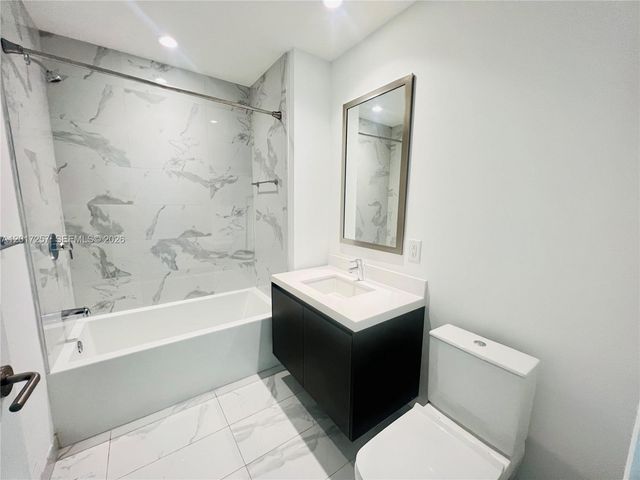 851 NE 1st Av 2808, Miami, FL 33132