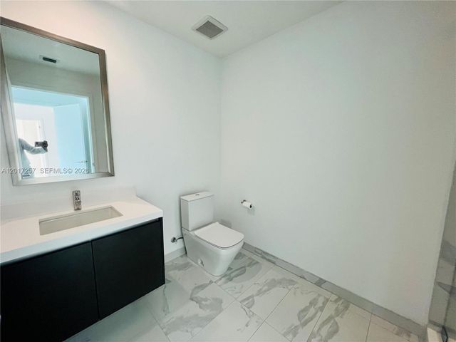 851 NE 1st Av 2808, Miami, FL 33132