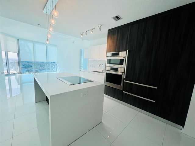 851 NE 1st Av 2808, Miami, FL 33132