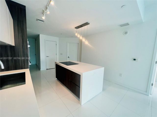 851 NE 1st Av 2808, Miami, FL 33132