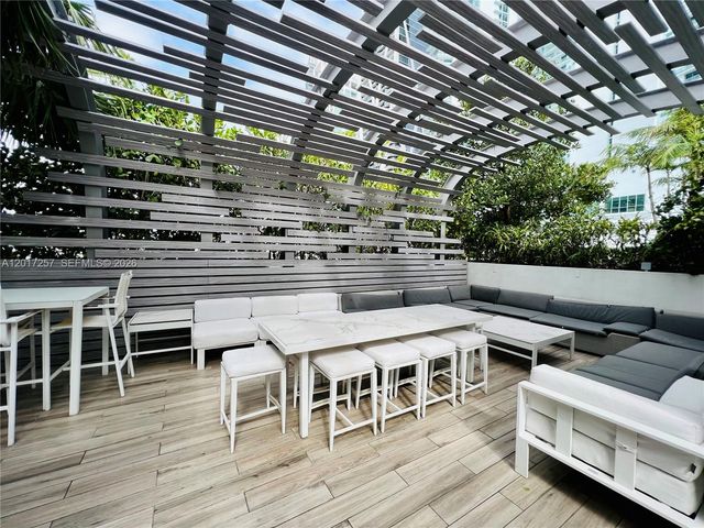 851 NE 1st Av 2808, Miami, FL 33132