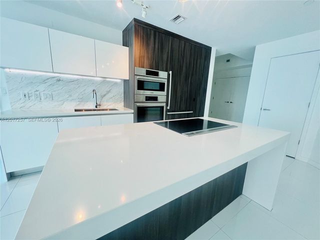 851 NE 1st Av 2808, Miami, FL 33132