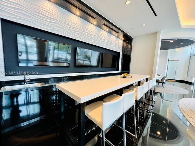 851 NE 1st Av 2808, Miami, FL 33132