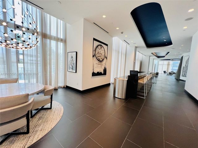 851 NE 1st Av 2808, Miami, FL 33132