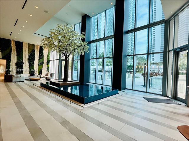 851 NE 1st Av 2808, Miami, FL 33132