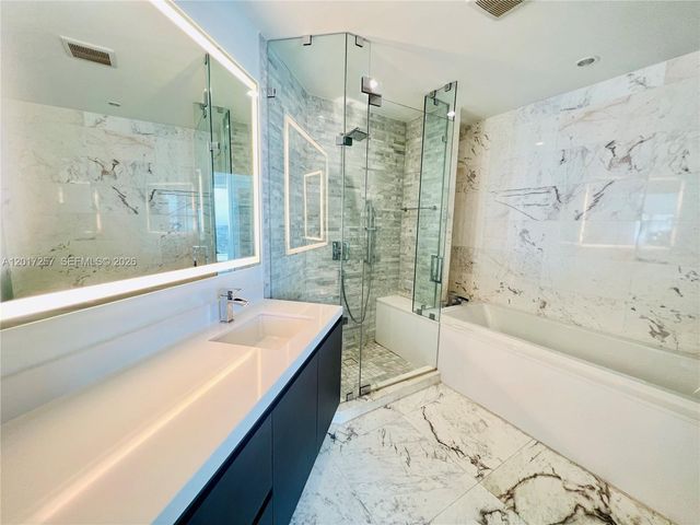 851 NE 1st Av 2808, Miami, FL 33132