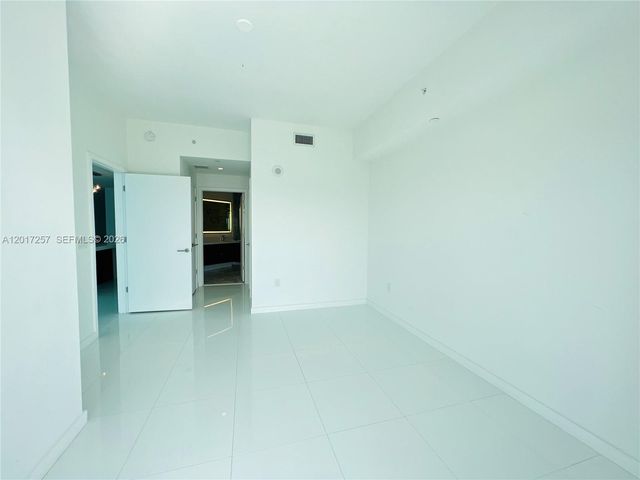 851 NE 1st Av 2808, Miami, FL 33132