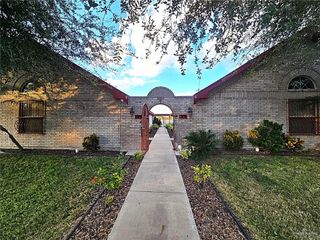 2219 W Candlelight Lane 1, Edinburg, TX 78541