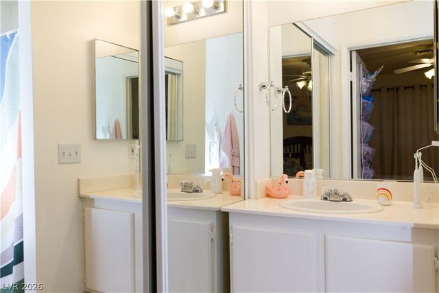 4861 South Torrey Pines Drive 106, Las Vegas, NV 89103