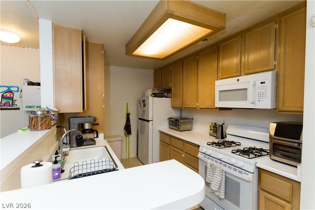 4861 South Torrey Pines Drive 106, Las Vegas, NV 89103