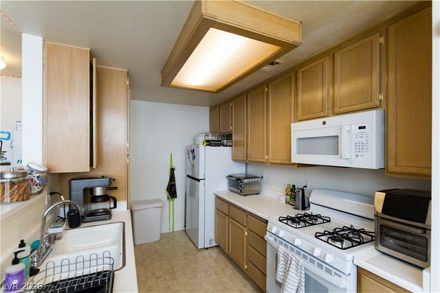 4861 South Torrey Pines Drive 106, Las Vegas, NV 89103