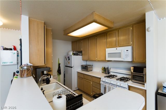 4861 South Torrey Pines Drive 106, Las Vegas, NV 89103