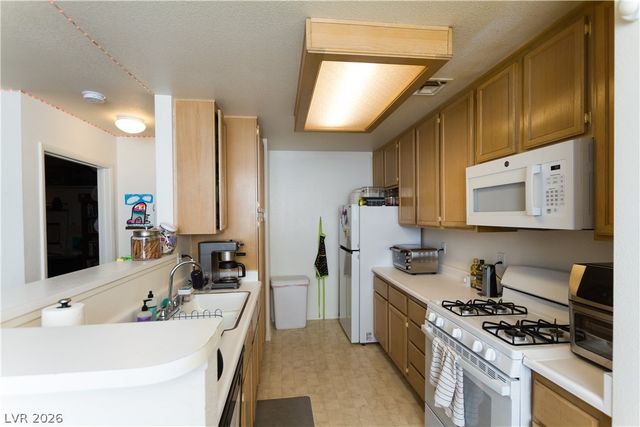 4861 South Torrey Pines Drive 106, Las Vegas, NV 89103