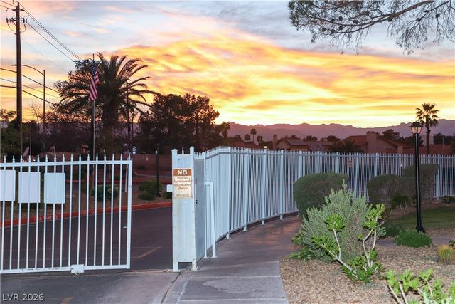 4861 South Torrey Pines Drive 106, Las Vegas, NV 89103