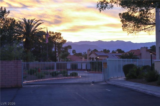 4861 South Torrey Pines Drive 106, Las Vegas, NV 89103