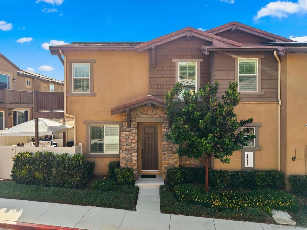 Image 2 of property listing at 3251 Crecida, Carlsbad, CA 92010