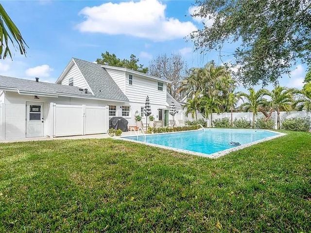8067 123RD STREET, Seminole, FL 33772